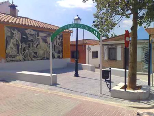 Fuente Carreteros, Plaza de la Constitución